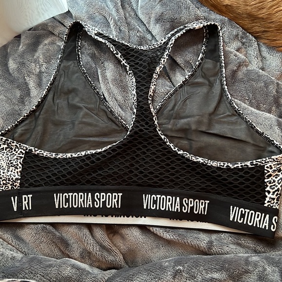 Victoria's Secret Leopard Sports Bra - Picture 2 of 6